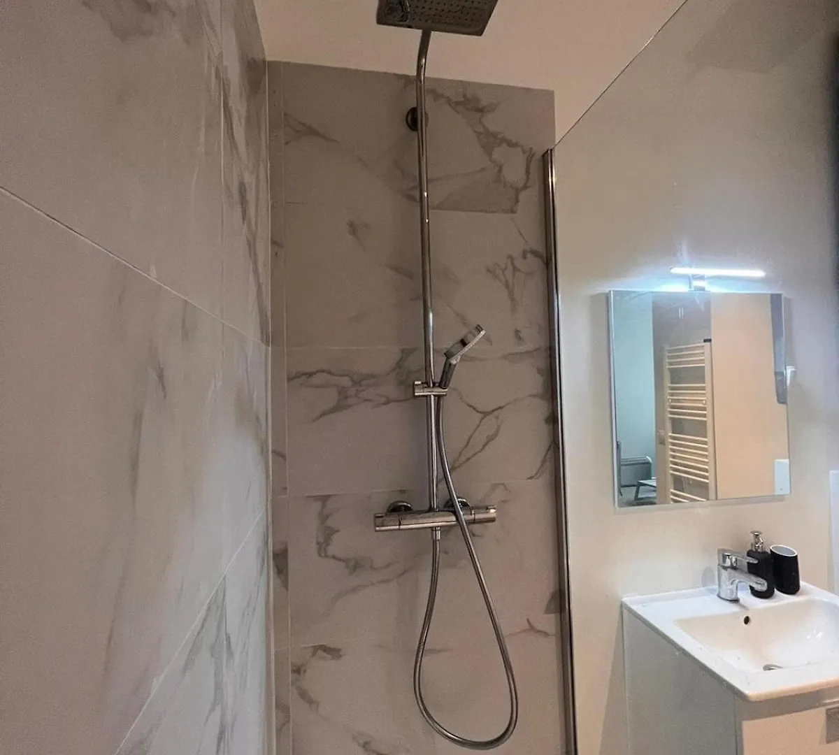 Studio Lumineux Sur Cour A Bastille Paris Apartamento